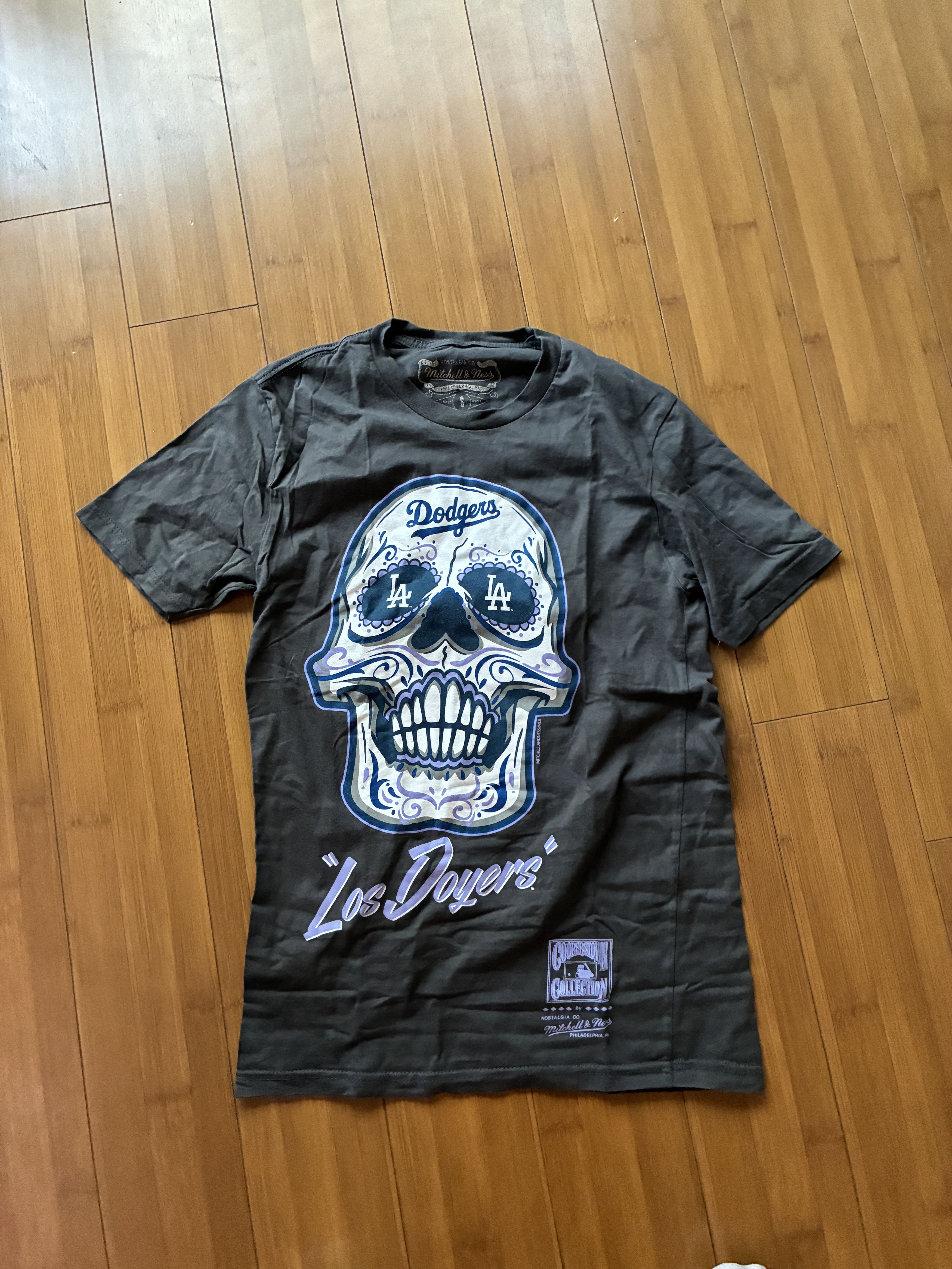 Mitchell & Ness Mitchell & Ness LA Dodgers Charcoal Skull Tee Women's Small Size S / US 4 / IT 40 - 1 Thumbnail