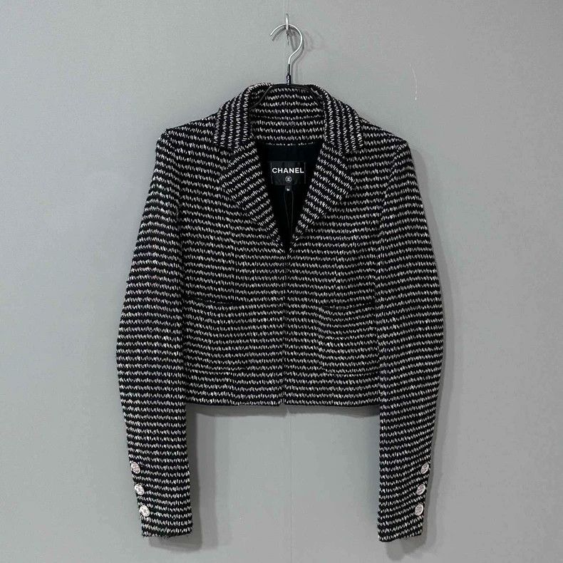 Chanel Chanel Black and white double c button tweed jacket 2504-Ne Size XS / US 0-2 / IT 36-38 - 1 Thumbnail