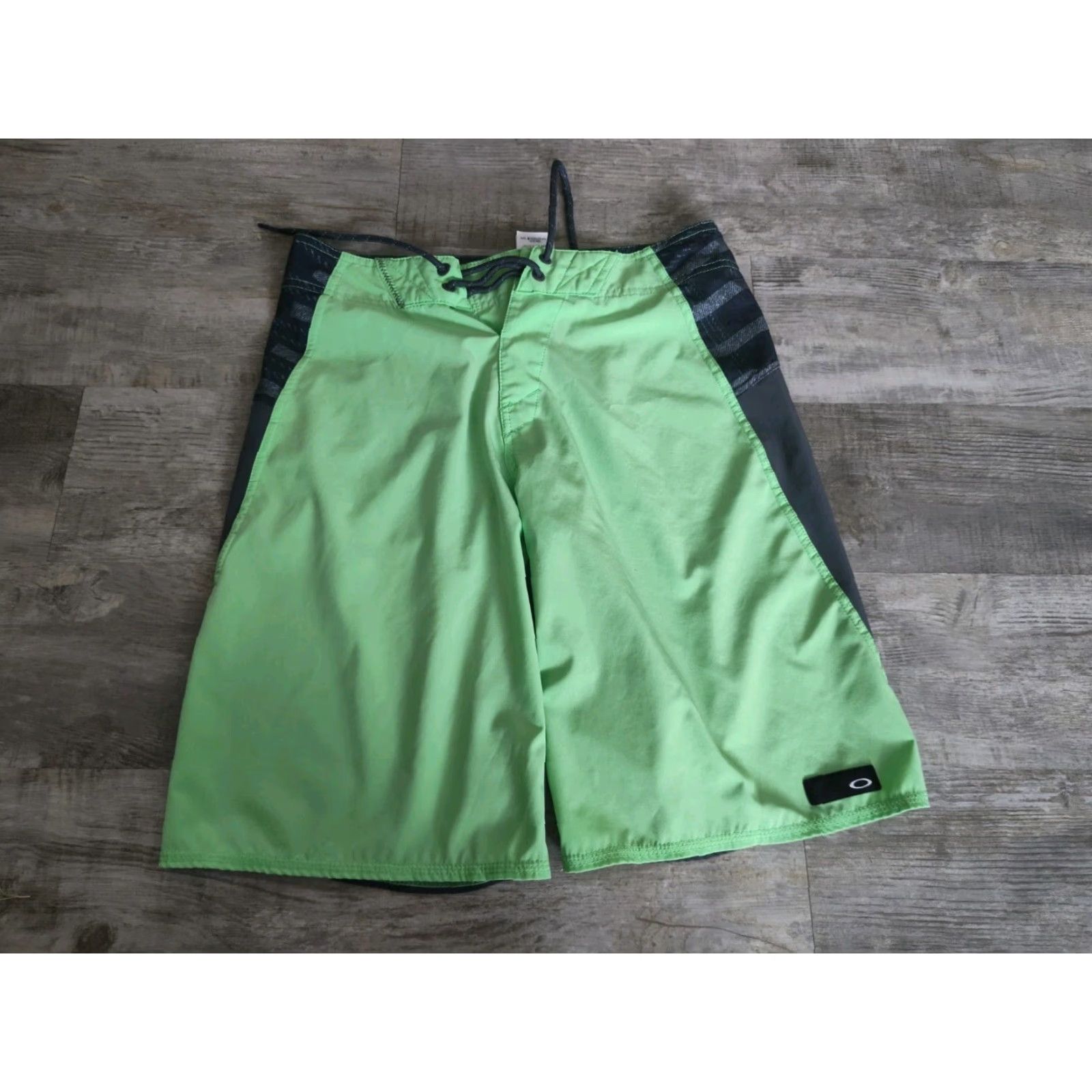 Oakley Oakley Board Shorts Mens 28 Neon Green Black Tropical Drawstring 10" inseam Size US 28 / EU 44 - 2 Thumbnail