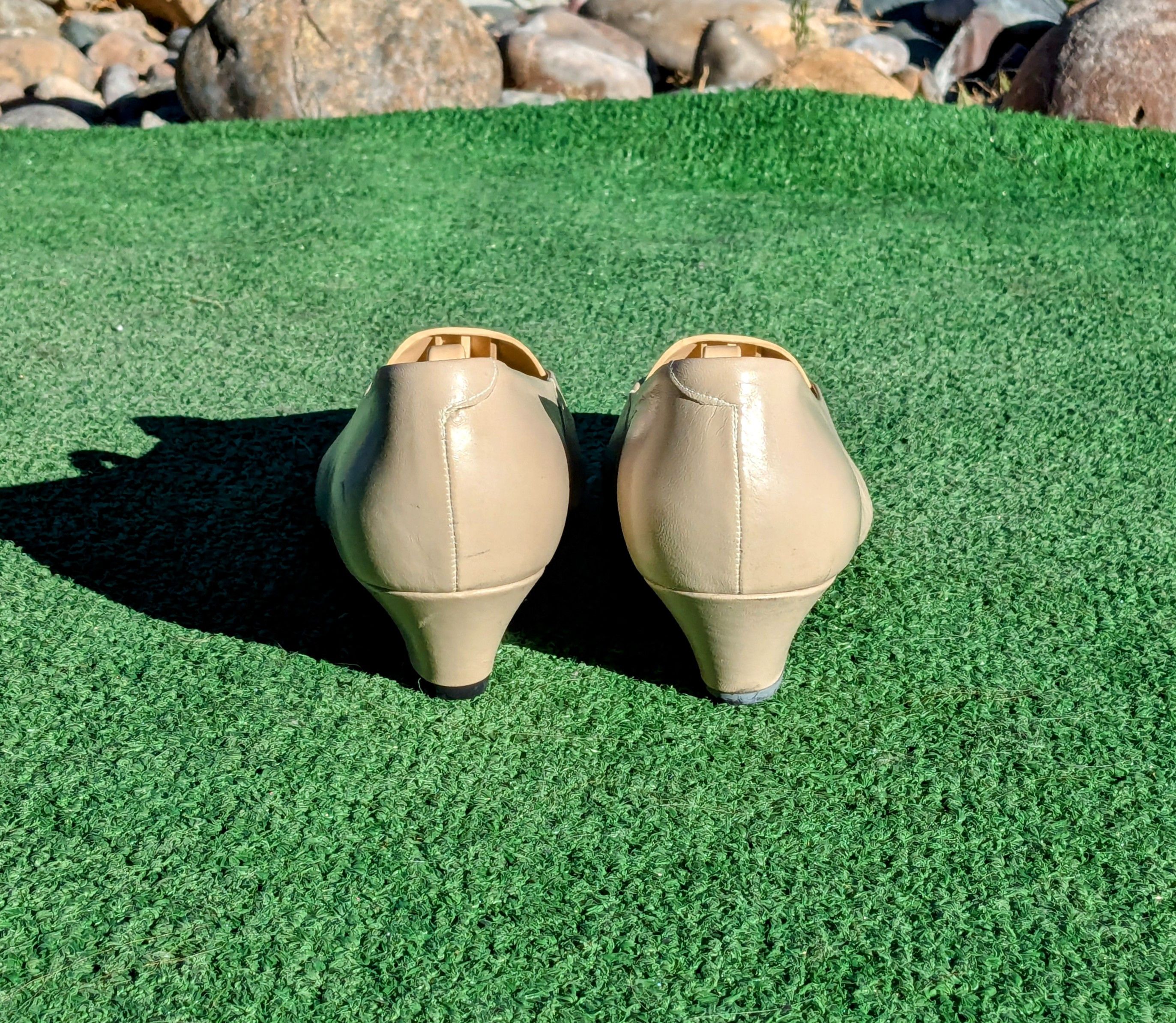 Vintage Moare by Sharp 1970s Vintage Leather Mid-Heel Retro Pumps Size US 7 / IT 37 - 8 Thumbnail