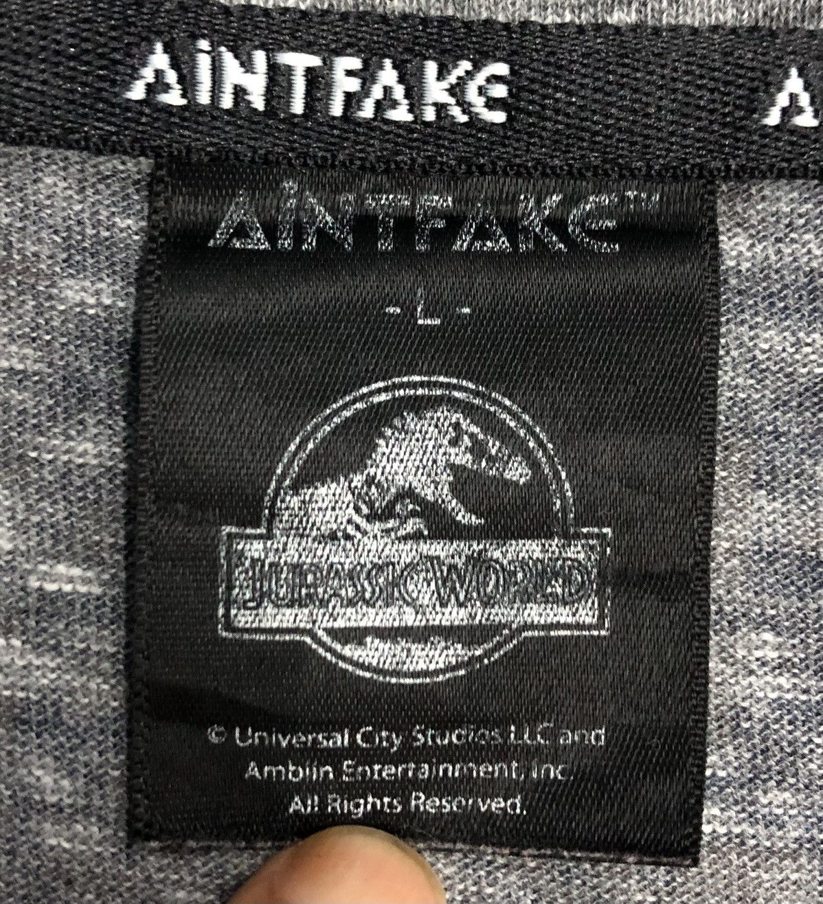 Vintage Vintage AINTFAKE Universal City Studios Jurassic World Shirt Size US L / EU 52-54 / 3 - 8 Thumbnail
