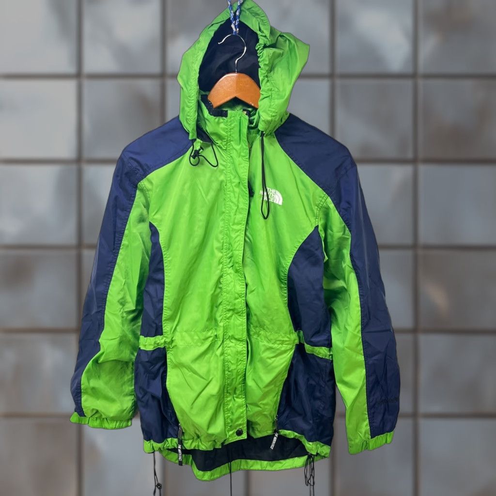 The North Face VINTAGE The North Face Mountain Shell Jacket Women M Green Camouflage 90s Rain Coat Pockets All Seasons Size M / US 6-8 / IT 42-44 - 1 Thumbnail