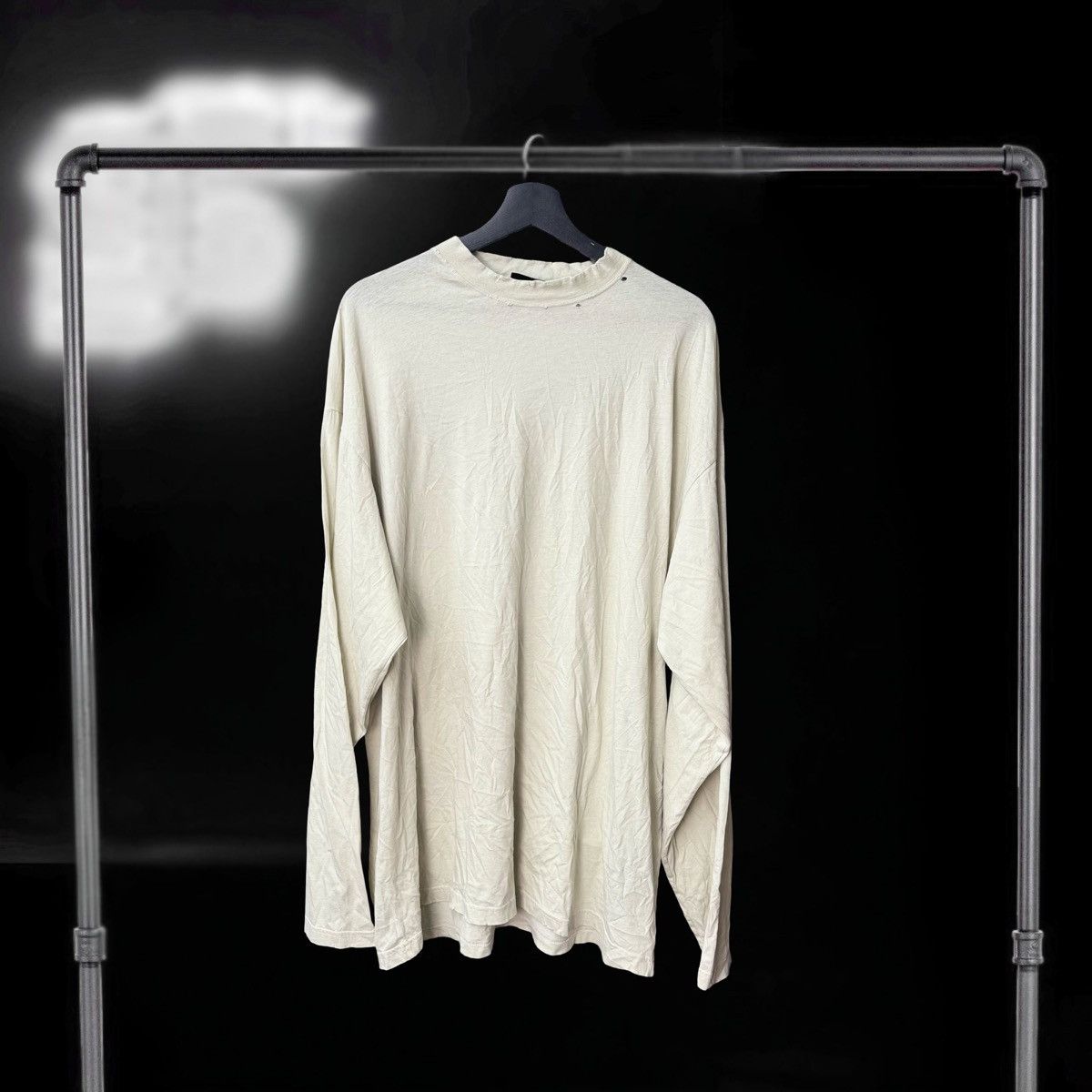 Balenciaga Balenciaga Neck Logo Distressed Long Sleeve T-Shirt Size US L / EU 52-54 / 3 - 2 Thumbnail