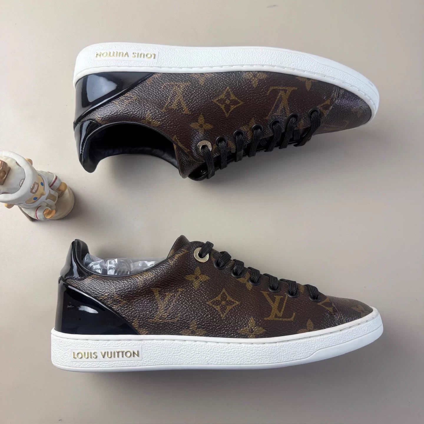 Louis Vuitton LV Monogram Lace-up Sneakers 36.5 Mint Size US 5.5 / IT 35.5 - 4 Thumbnail