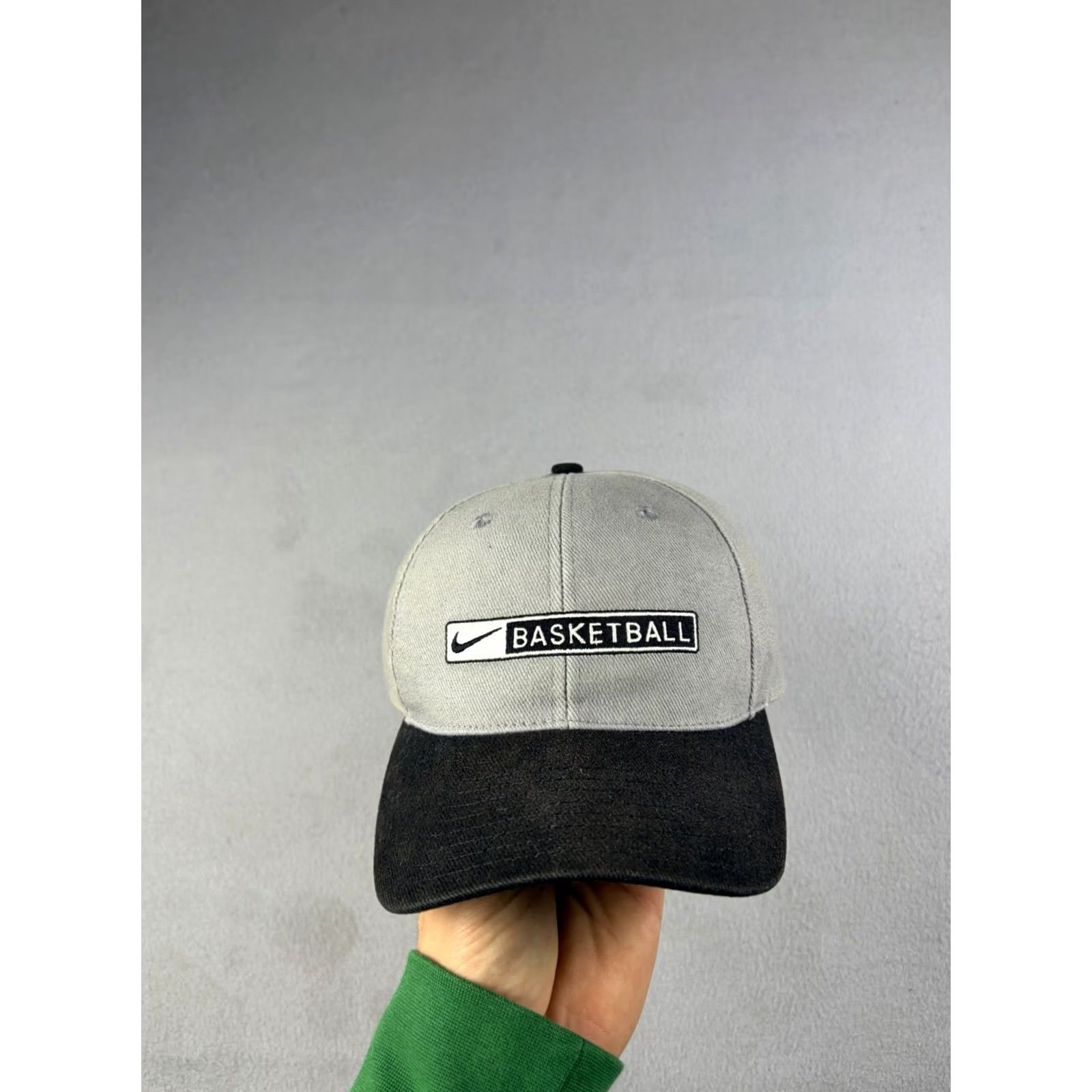 Nike VINTAGE Nike Hat SnapBack Cap Gray Black Embroidered Swoosh 90s Men One Size Gray Mens Size ONE SIZE - 2 Thumbnail