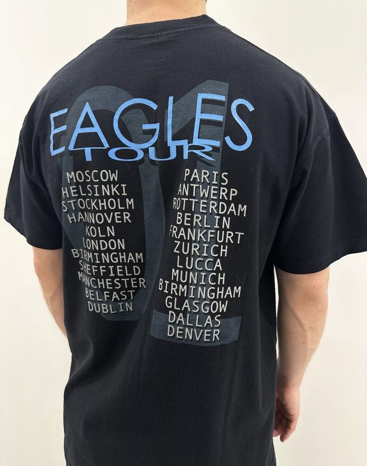 Other VINTAGE THE EAGLES 2001 WORLD TOUR SHIRT TEE BAND CONCERT Size US L / EU 52-54 / 3 - 6 Thumbnail