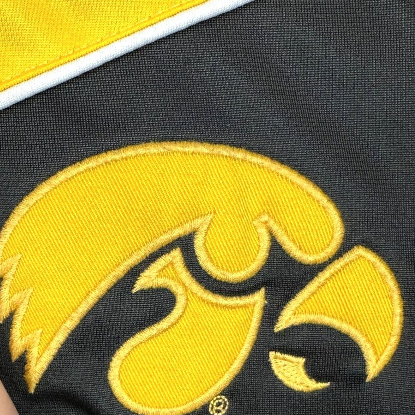 Vintage GIII Iowa Hawkeyes Track Jacket Men L Black Yellow Full Zip Fleece Lined Cropped Polyester Breathable University Size US L / EU 52-54 / 3 - 5 Thumbnail