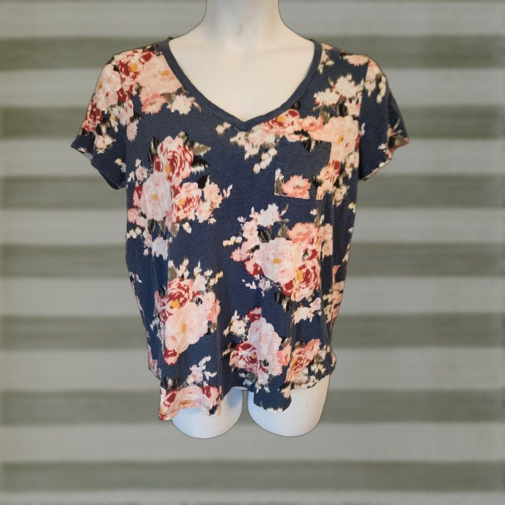 Torrid Torrid Blue Floral Short Sleeve T-Shirt M/L Women Regular V-Neck Casua l Colorful Classic Fit 100% Cotton Shirt Size M / US 6-8 / IT 42-44 - 1 Thumbnail