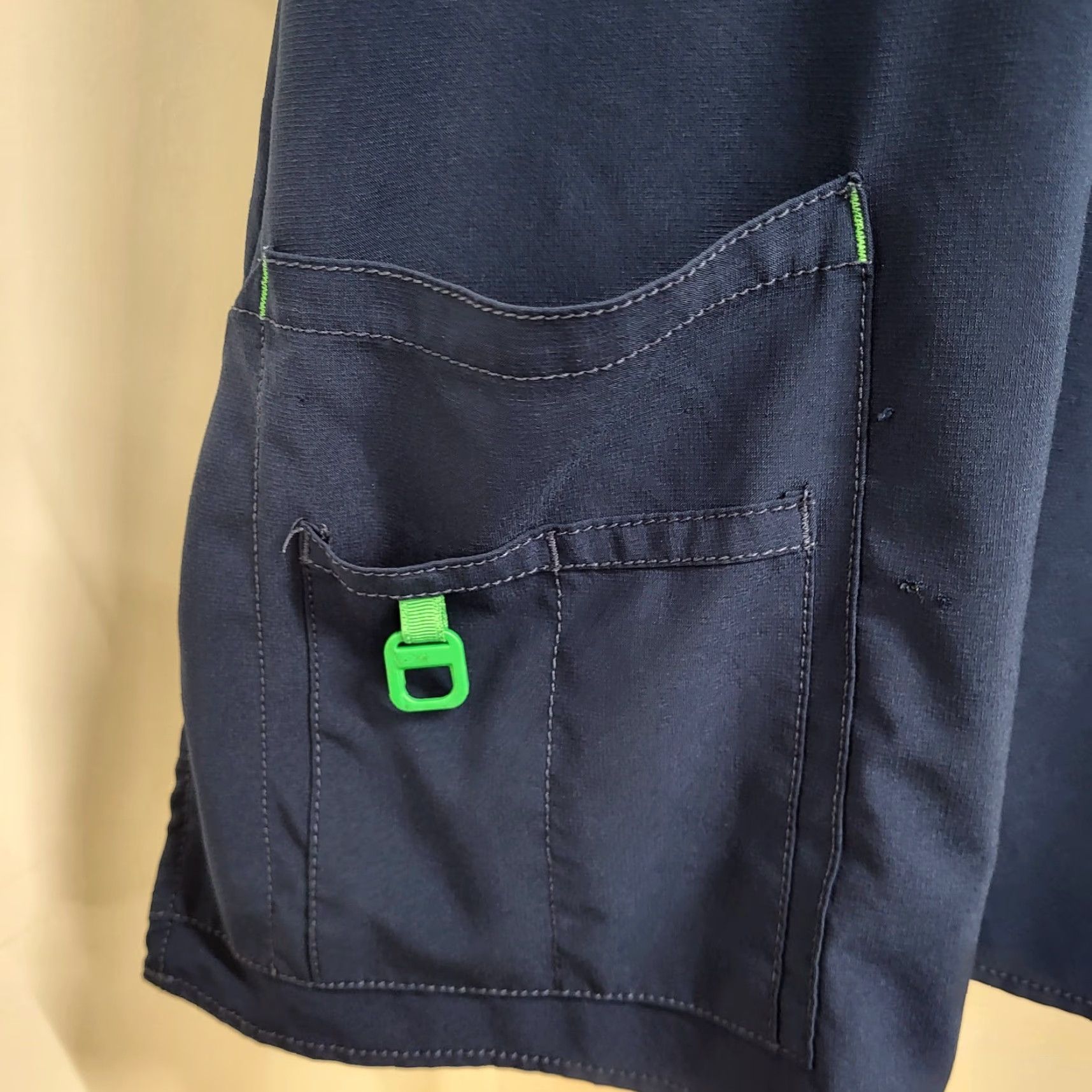 Carhartt VINTAGE? (no) Carhartt Scrub Top Shirt Women 3XL Short Sleeve Blue Force Cross Flex Nurse READ Size XXL / US 16-18 / IT 52-54 - 6 Thumbnail