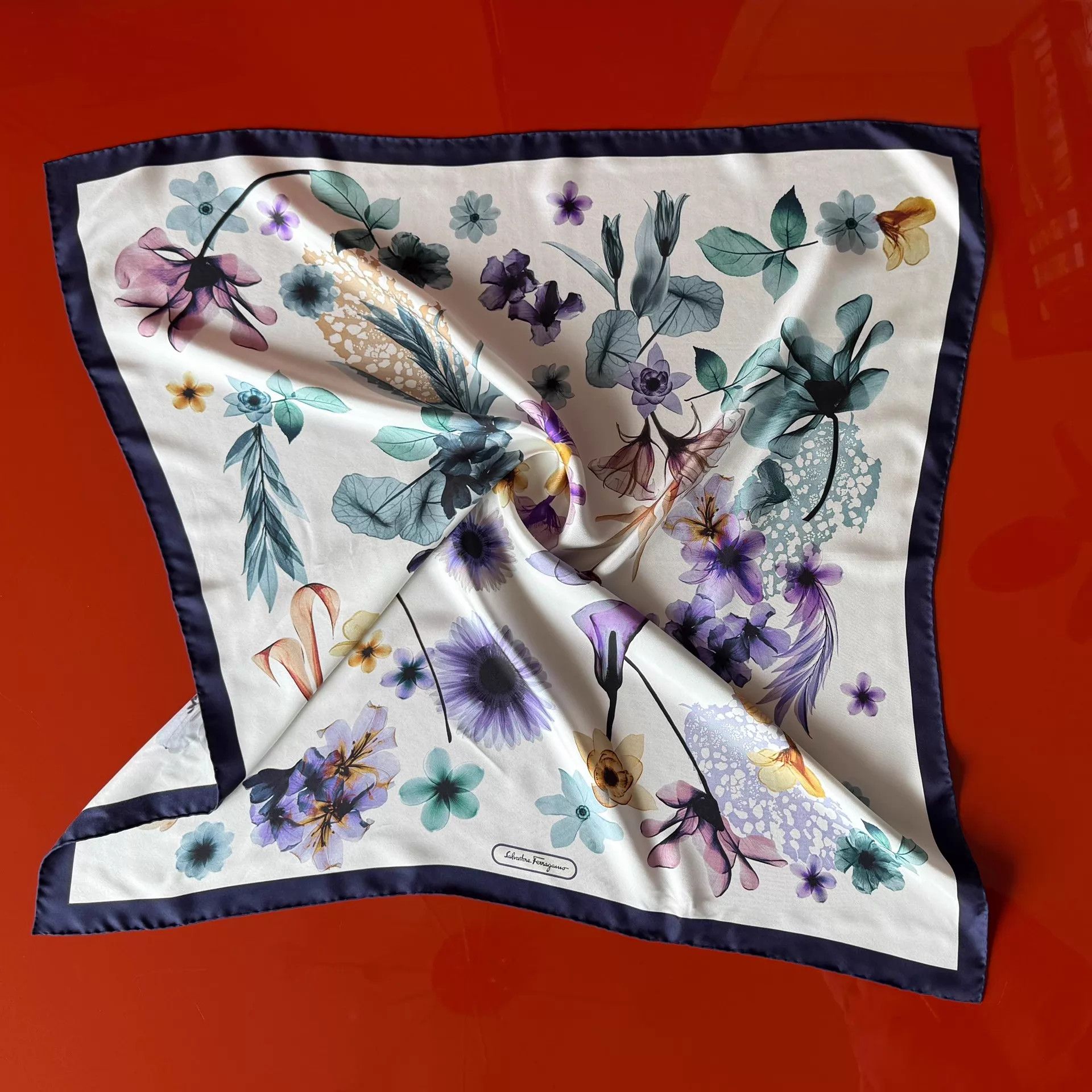 Salvatore Ferragamo Ferragamo Vtg Watercolor Floral Silk Scarf 90cm Blue-White Size ONE SIZE - 1 Thumbnail