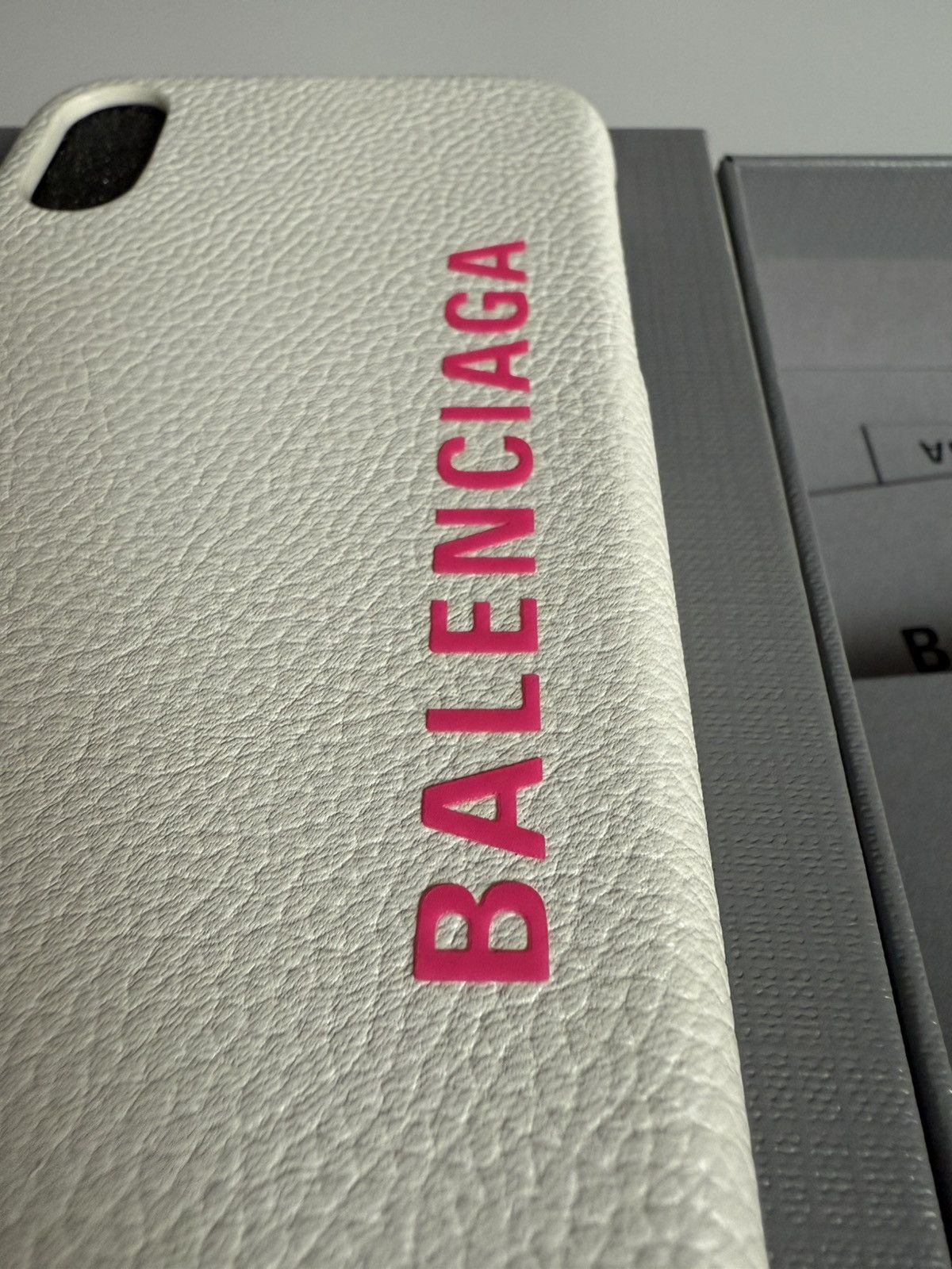 Balenciaga Balenciaga Cash iPhone Case White Size ONE SIZE - 2 Thumbnail