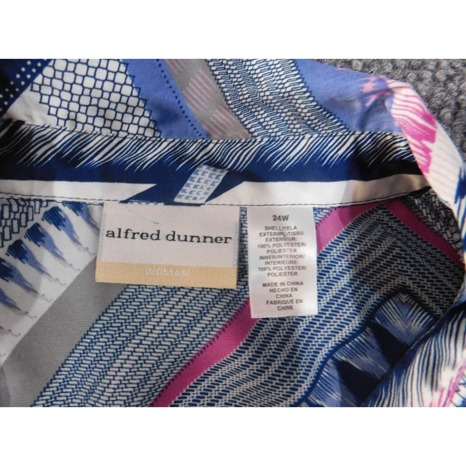Vintage **Alfred Dunner Women's Blue Geometric Long Sleeve Lined Button-Up Top** User: Alfred Dunner Women's Blue Geometric Long Sleeve Lined Button-Up Top Size 4XL / US 24-26 - 7 Thumbnail