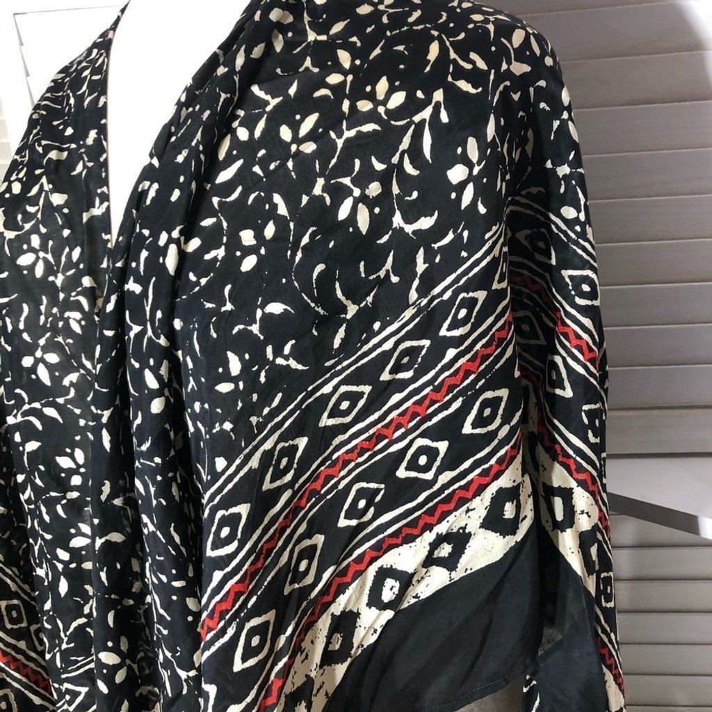 Vintage Poncho Shawl Boho Fringe Triangular 100% Rayon Black/Cream Size ONE SIZE - 5 Thumbnail