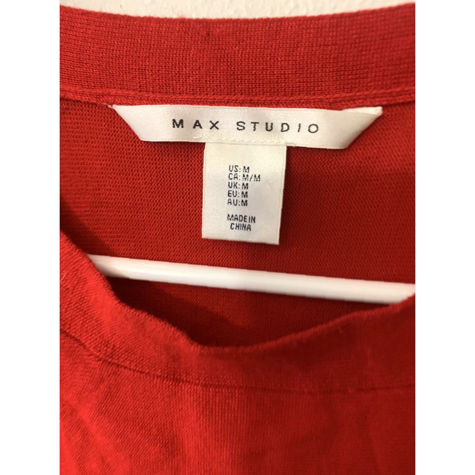 Vintage Max Studio Sweater Women's M Red Long Sleeve Button Pullover Rayon, Polyester, Shirt? Size M / US 6-8 / IT 42-44 - 2 Thumbnail
