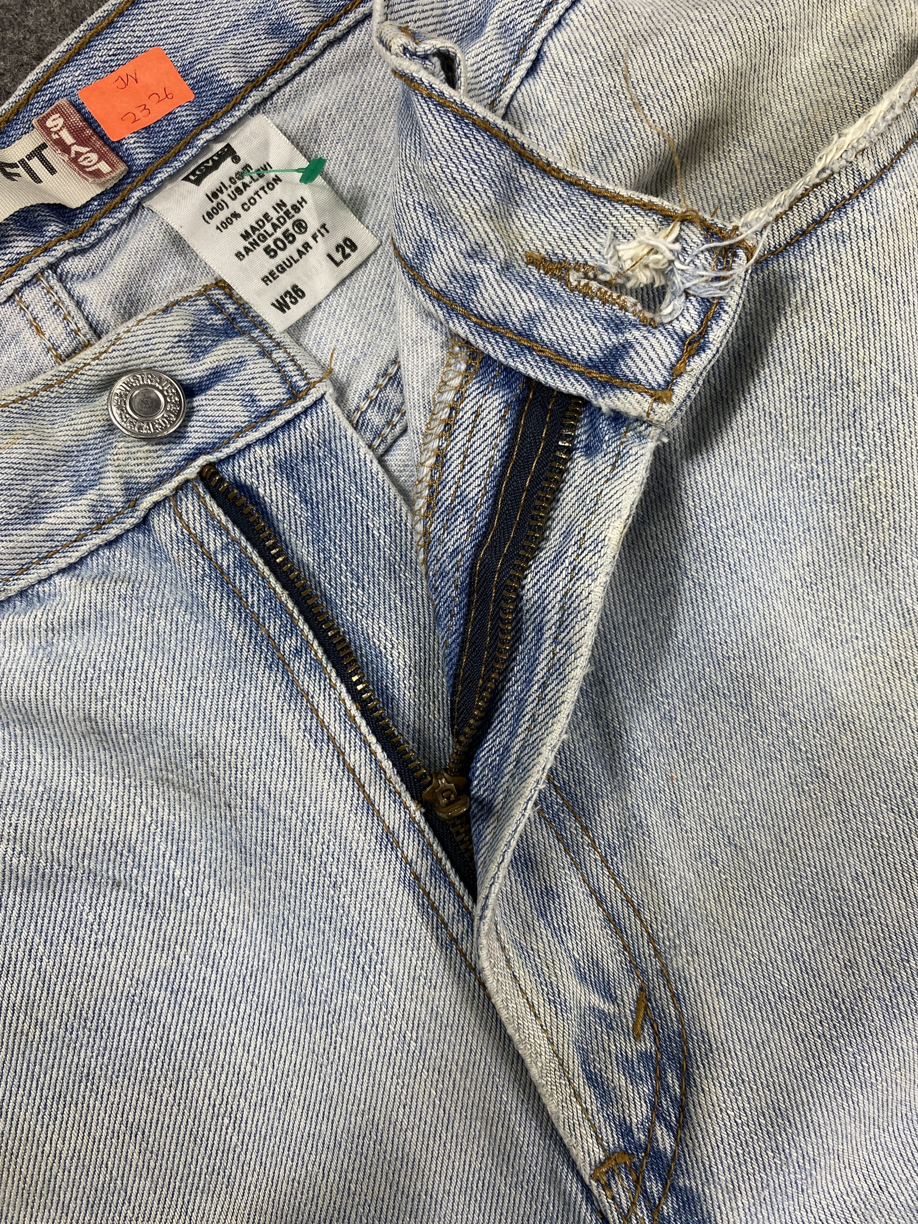 Levi's Light Wash Vintage Levi's 505 Jeans 35x28.5 Denim -JN2326 Size US 35 - 7 Thumbnail