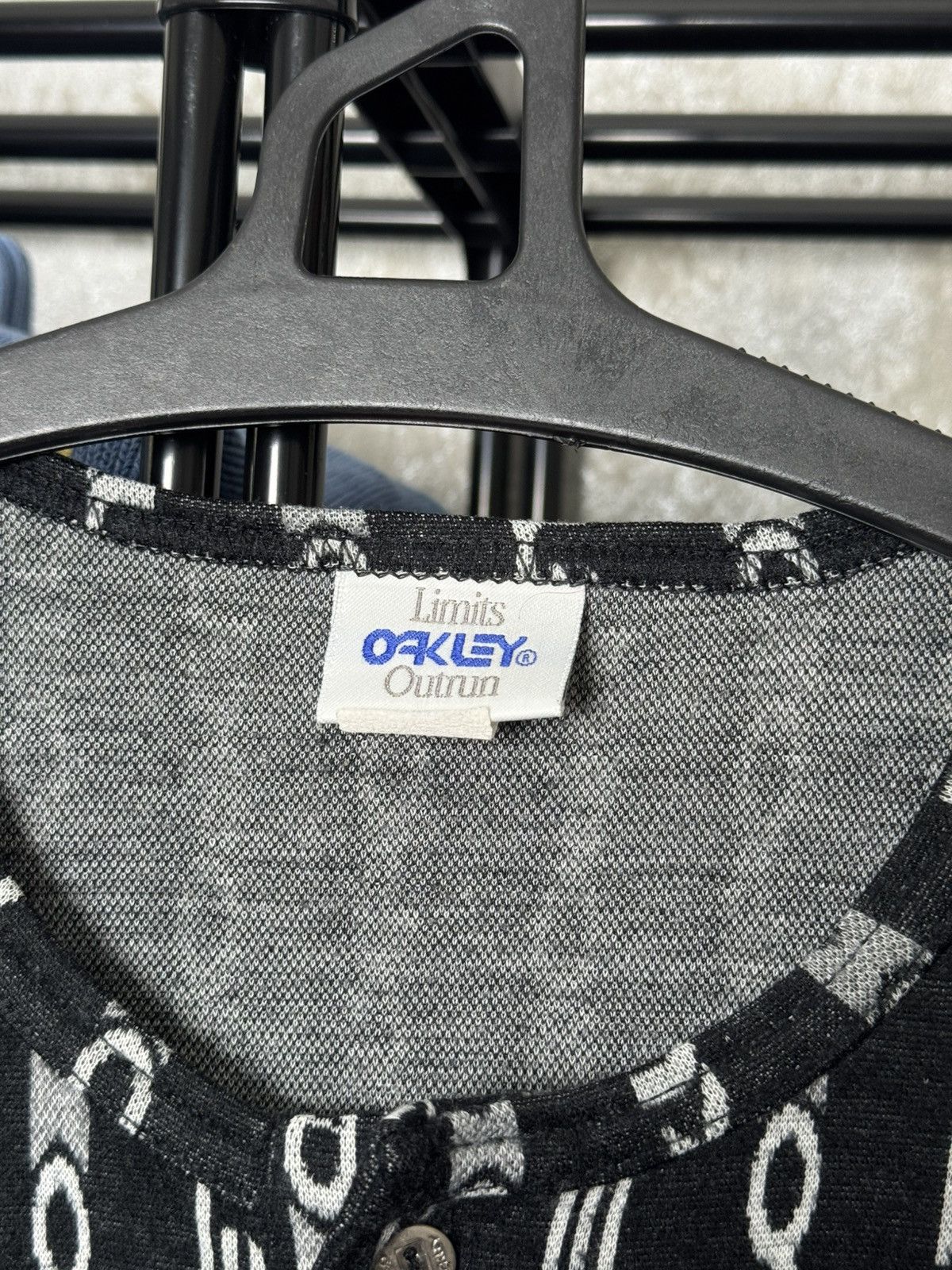 Oakley Rare Vintage Oakley Limits Outrun Long sleeve Size US L / EU 52-54 / 3 - 3 Thumbnail