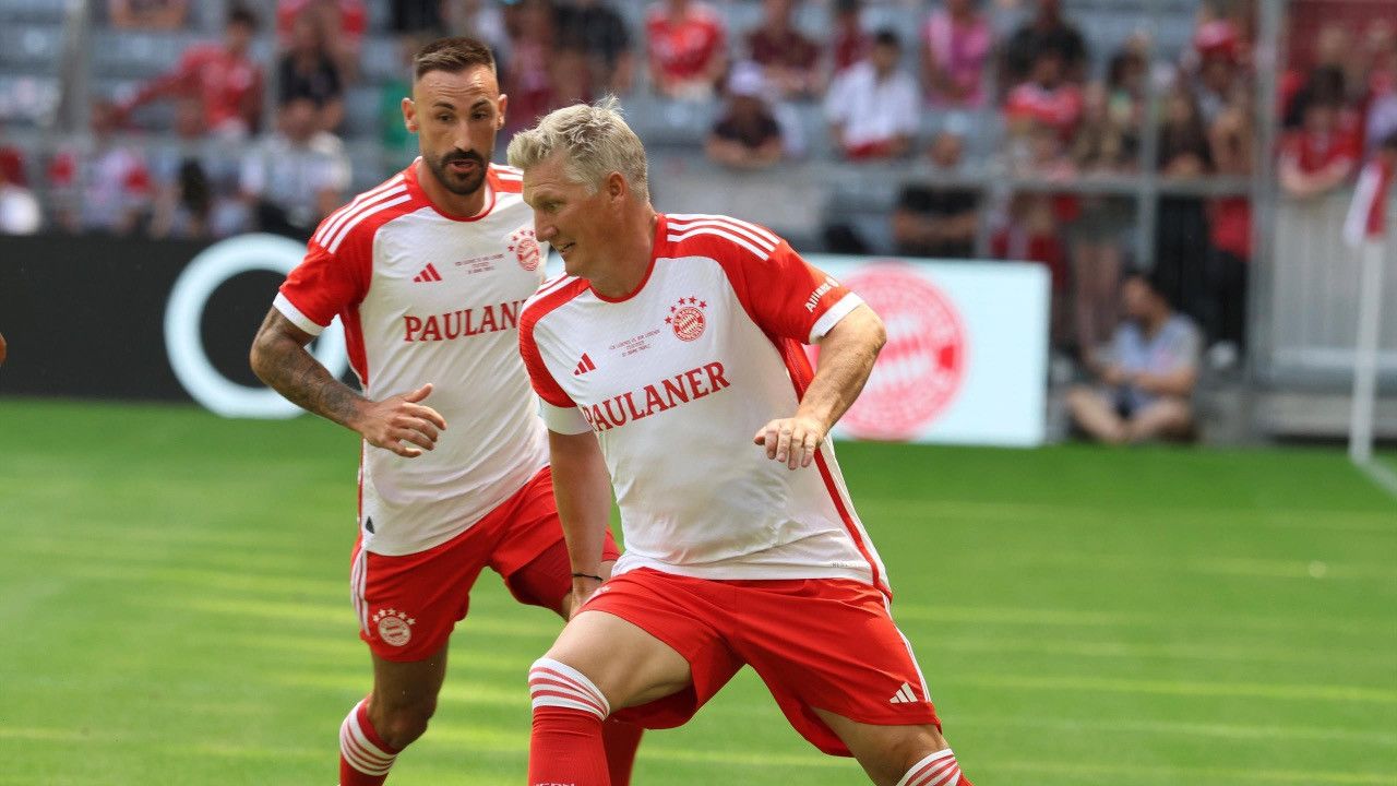 Adidas × Vintage BAYERN ADIDAS 2023/2024 FOOTBALL JERSEY #31 SCHWEINSTEIGER Size US XL / EU 56 / 4 - 12 Thumbnail