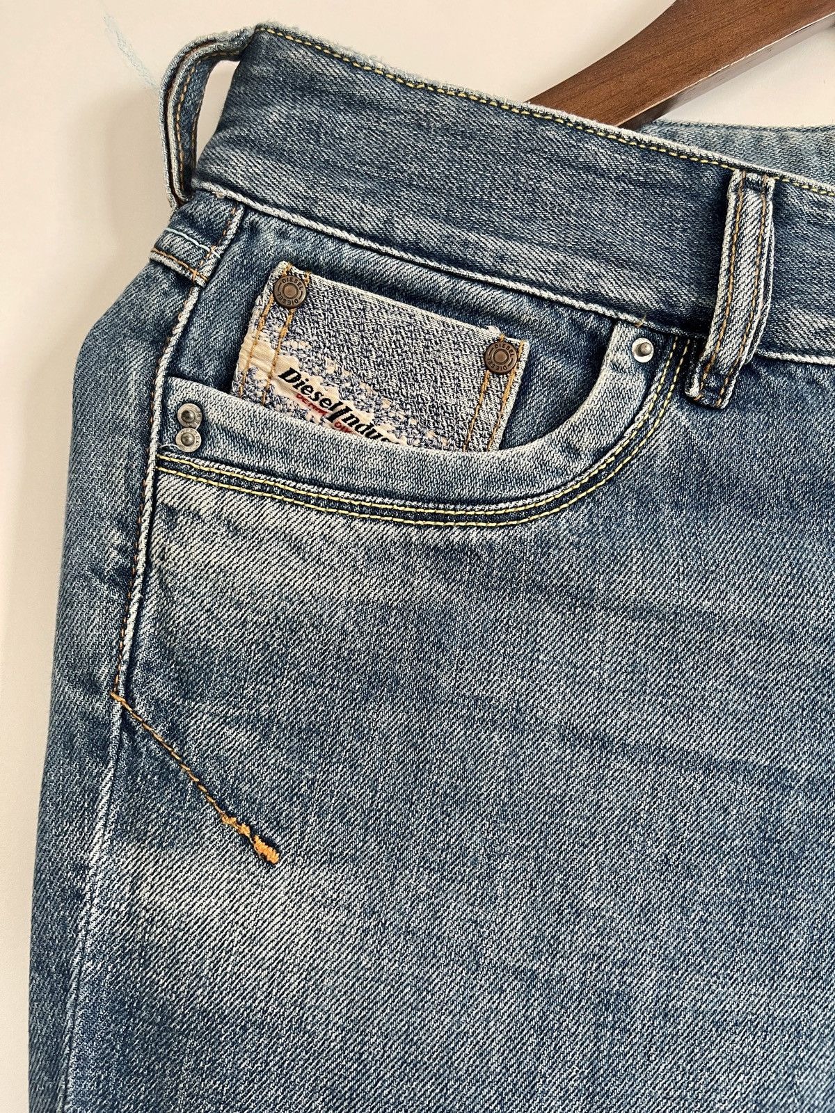 Diesel VINTAGE FLARED DIESEL MADE IN ITALY SIZE 28X31 Size 28" / US 6 / IT 42 - 5 Thumbnail