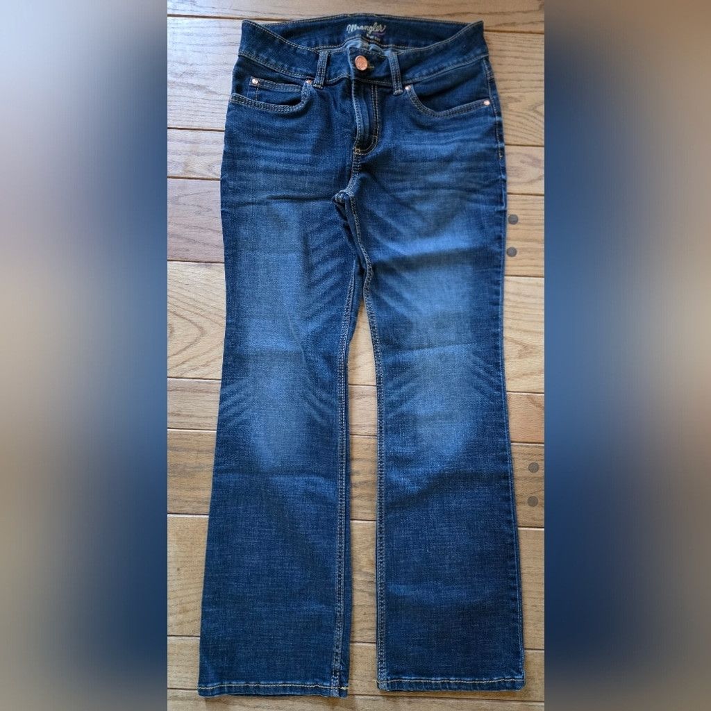 Wrangler Wrangler Boot-Cut Medium-Dark Wash Jeans NWOT Size 28" / US 6 / IT 42 - 1 Thumbnail