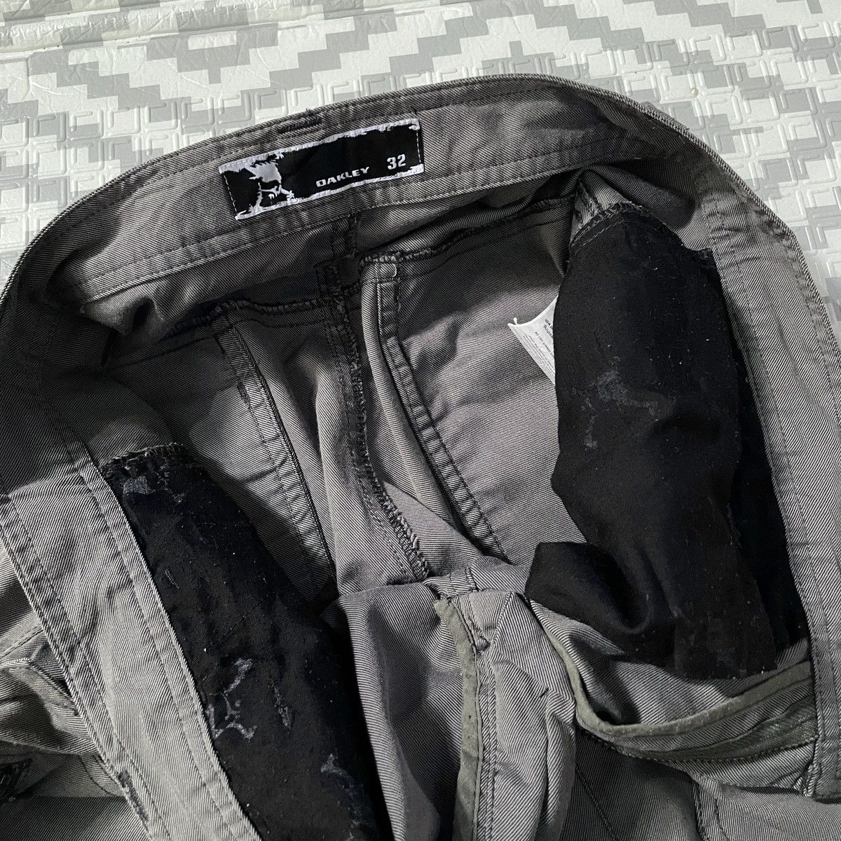 Oakley 🔥Oakley skull logo pocket cropped pants Size US 32 / EU 48 - 7 Thumbnail