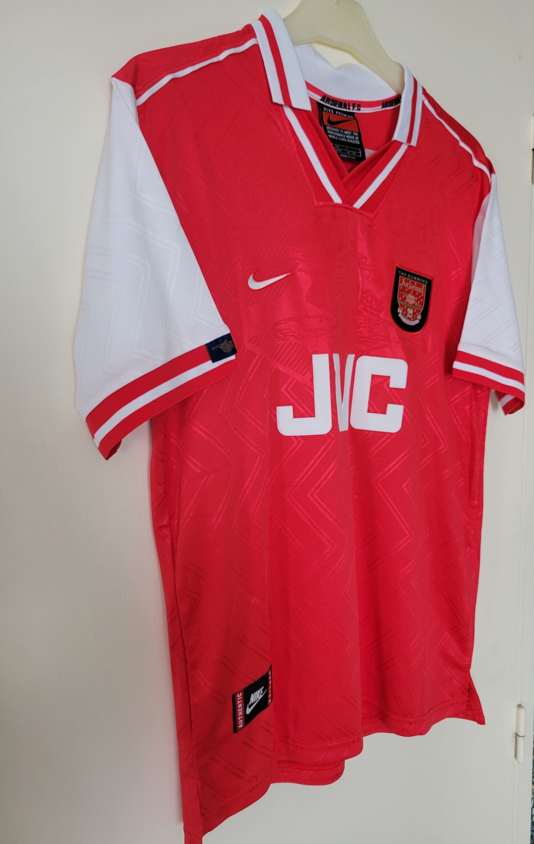 Other Bergkamp 10 Arsenal 1997-1998 Jersey vintage football shirt Size US L / EU 52-54 / 3 - 5 Thumbnail