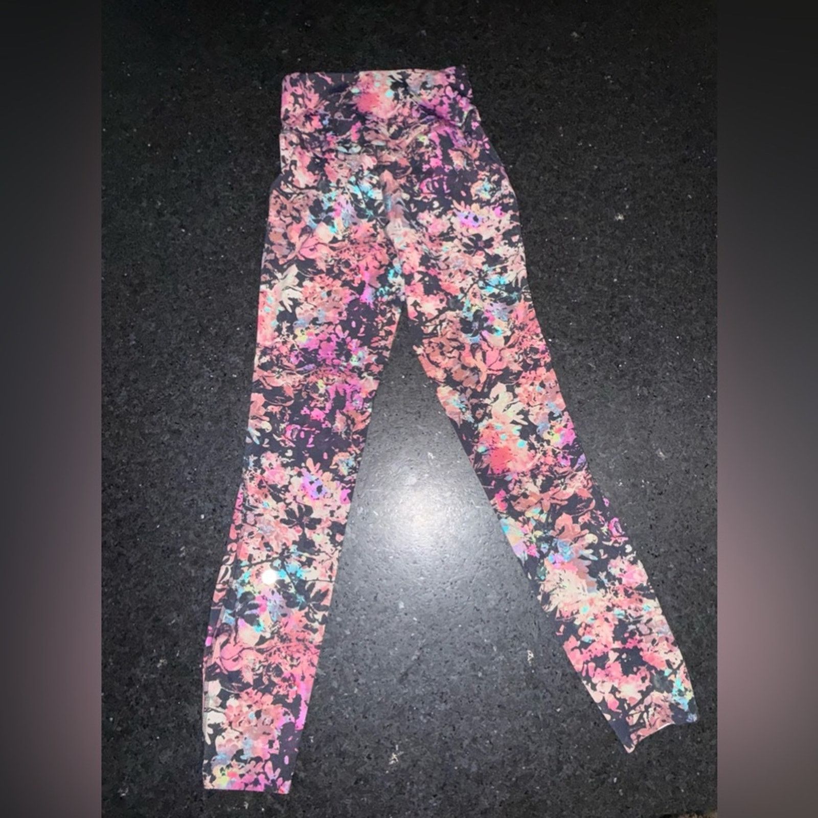 Lululemon LULULEMON Base Pace Crop 25” Stencil Blossom Red Multi SZ 2 Size 26" / US 2 / IT 38 - 5 Thumbnail