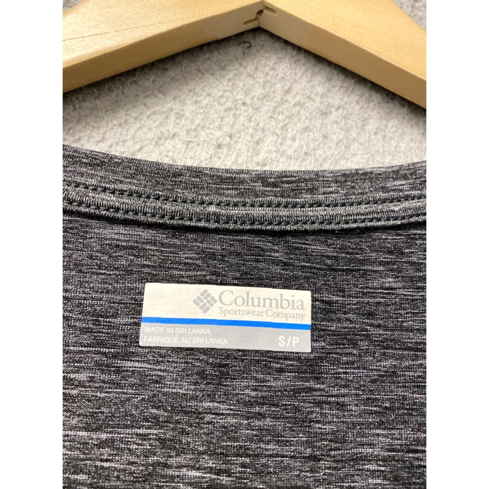 Vintage Columbia Women’s Fastest Track Long Sleeve Shirt sz S Gray Active /143-22 Size S / US 4 / IT 40 - 4 Thumbnail