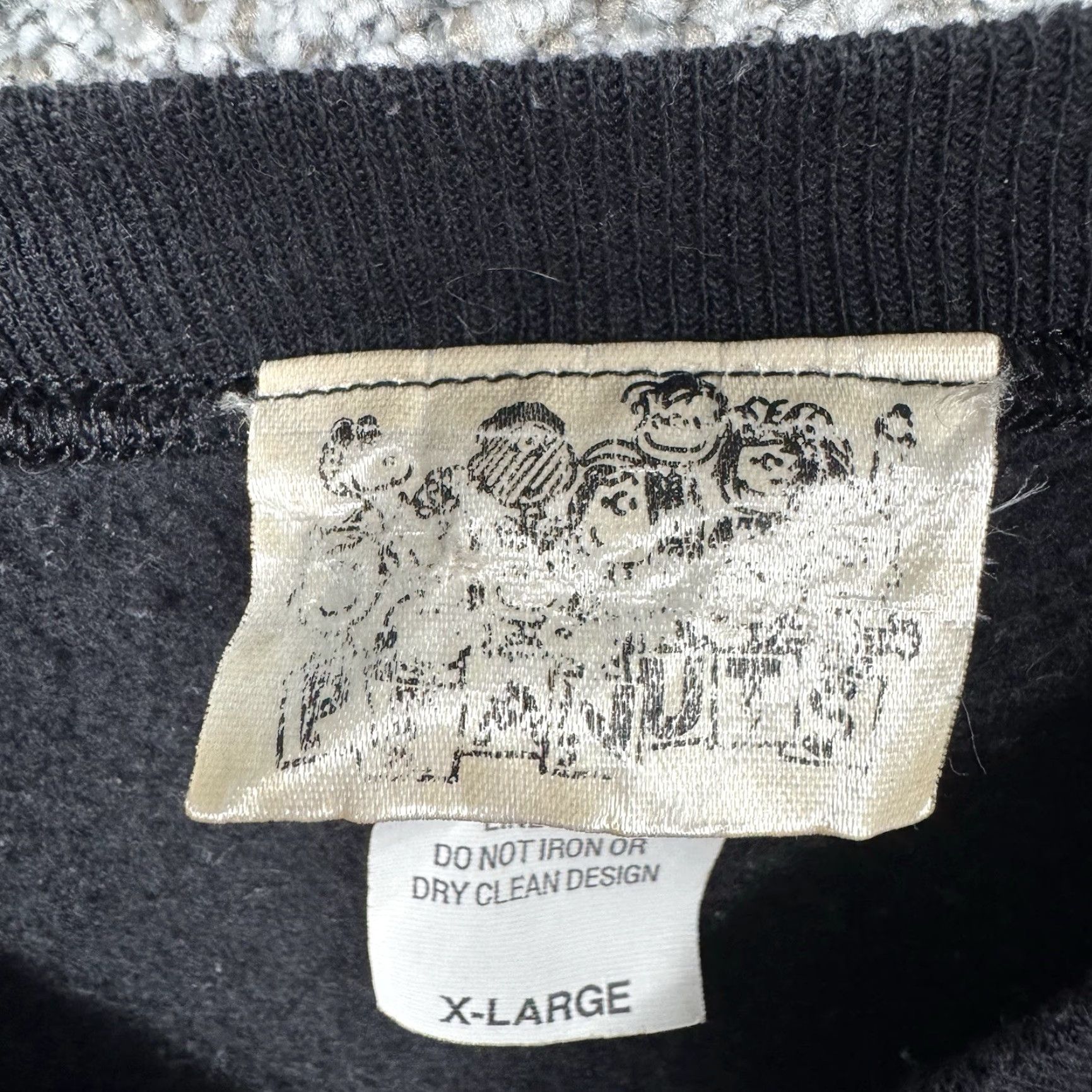 Peanuts VINTAGE Peanuts Halloween Sweatshirt XL Snoopy Charlie Brown Boo Kitsch Graphic Print Crew Neck Pullover Men Black 90s Cartoon Retro Sweatshirt Size US XL / EU 56 / 4 - 5 Thumbnail