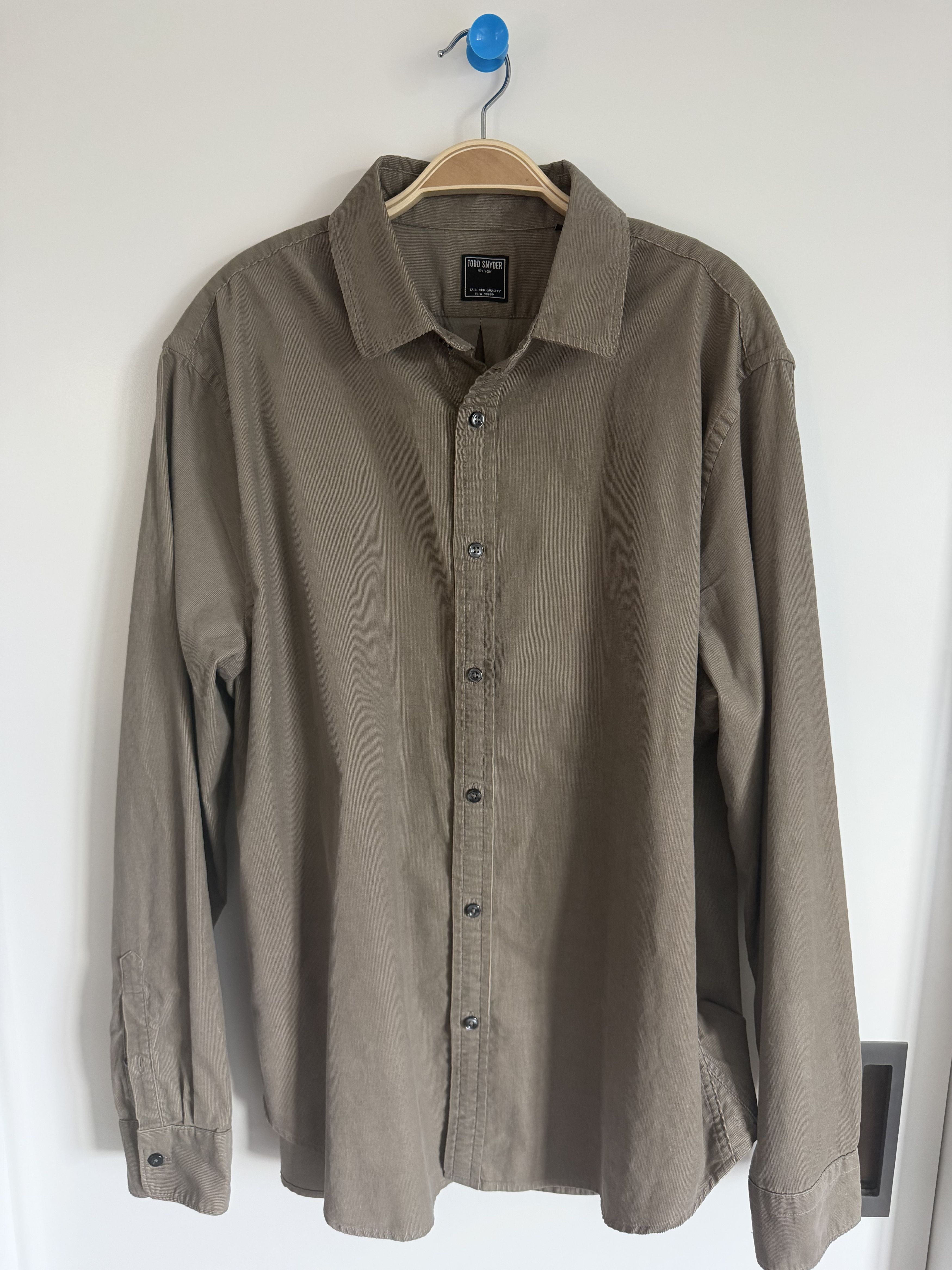 Todd Snyder XL Corduroy Long Sleeve Button Up in Granite Size US XL / EU 56 / 4 - 2 Thumbnail