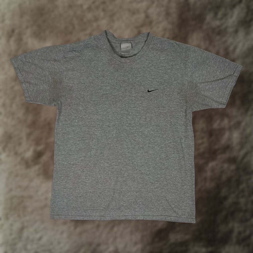 Nike VINTAGE Nike Gray Essential T-Shirt Mini Swoosh Embroidery Size L Men Regular Short Sleeve Crew Neck 90s Sports Classic | Nike Air Size US L / EU 52-54 / 3 - 1 Thumbnail