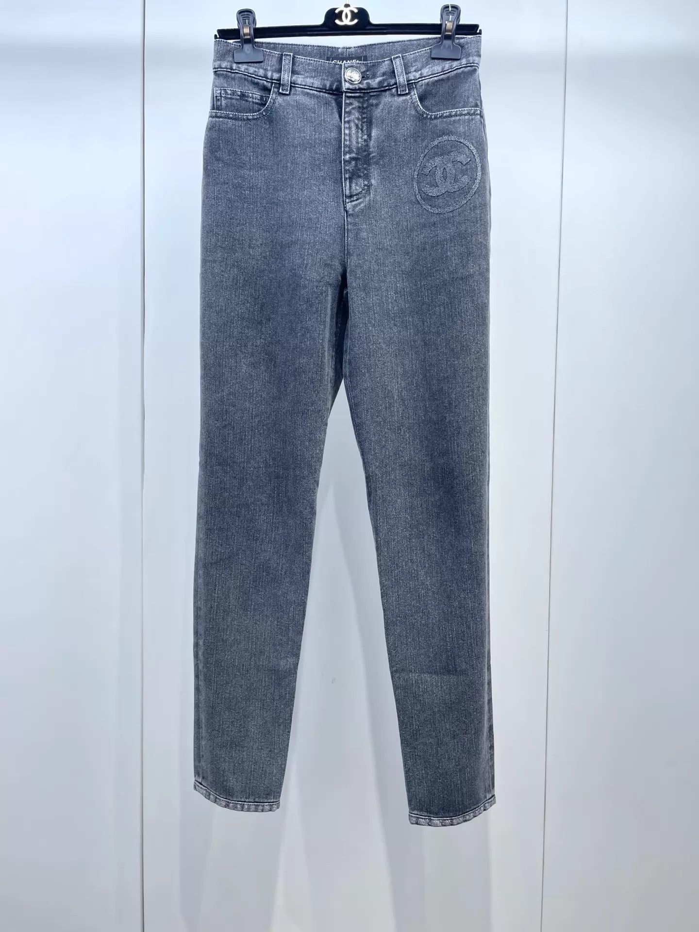 Chanel Chanel 23C Smoke Gray Logo Jeans Size 27" / US 4 / IT 40 - 1 Thumbnail