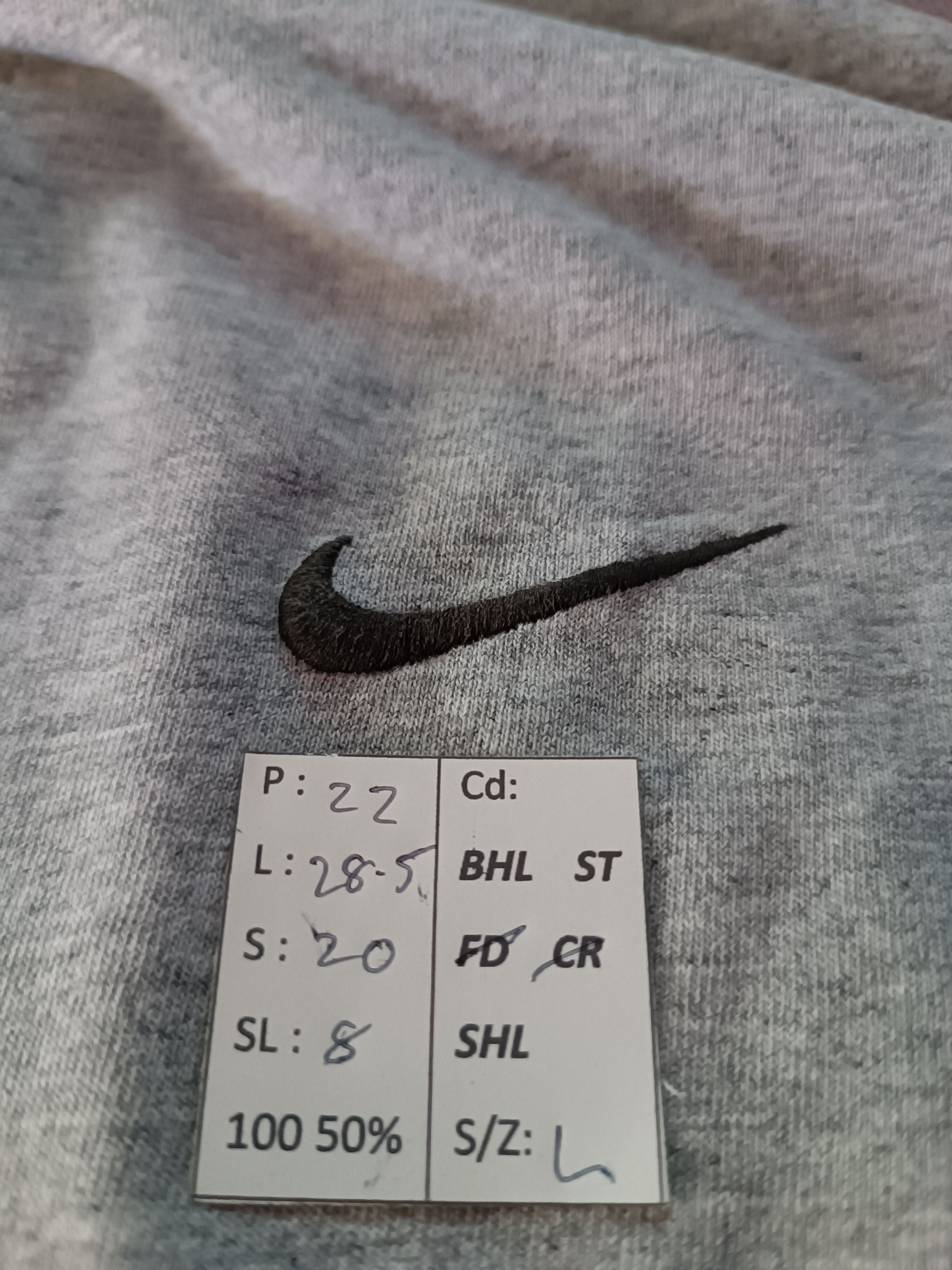 Nike VINTAGE 90'S NIKE MINI SWOSH DISTRESSED TEE VERY RARE Size US L / EU 52-54 / 3 - 17 Thumbnail