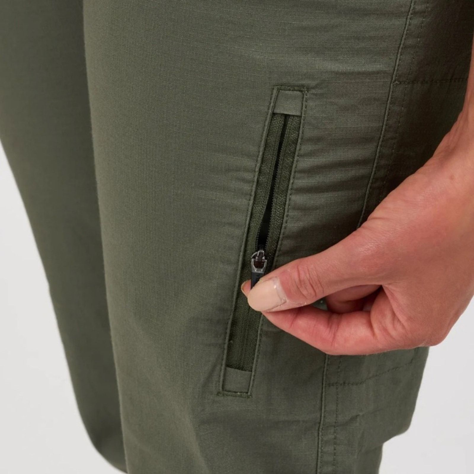 Vuori VUORUI $98 Womens Ripstop Pant Olive Small EUC Size 30" / US 8 / IT 44 - 9 Thumbnail