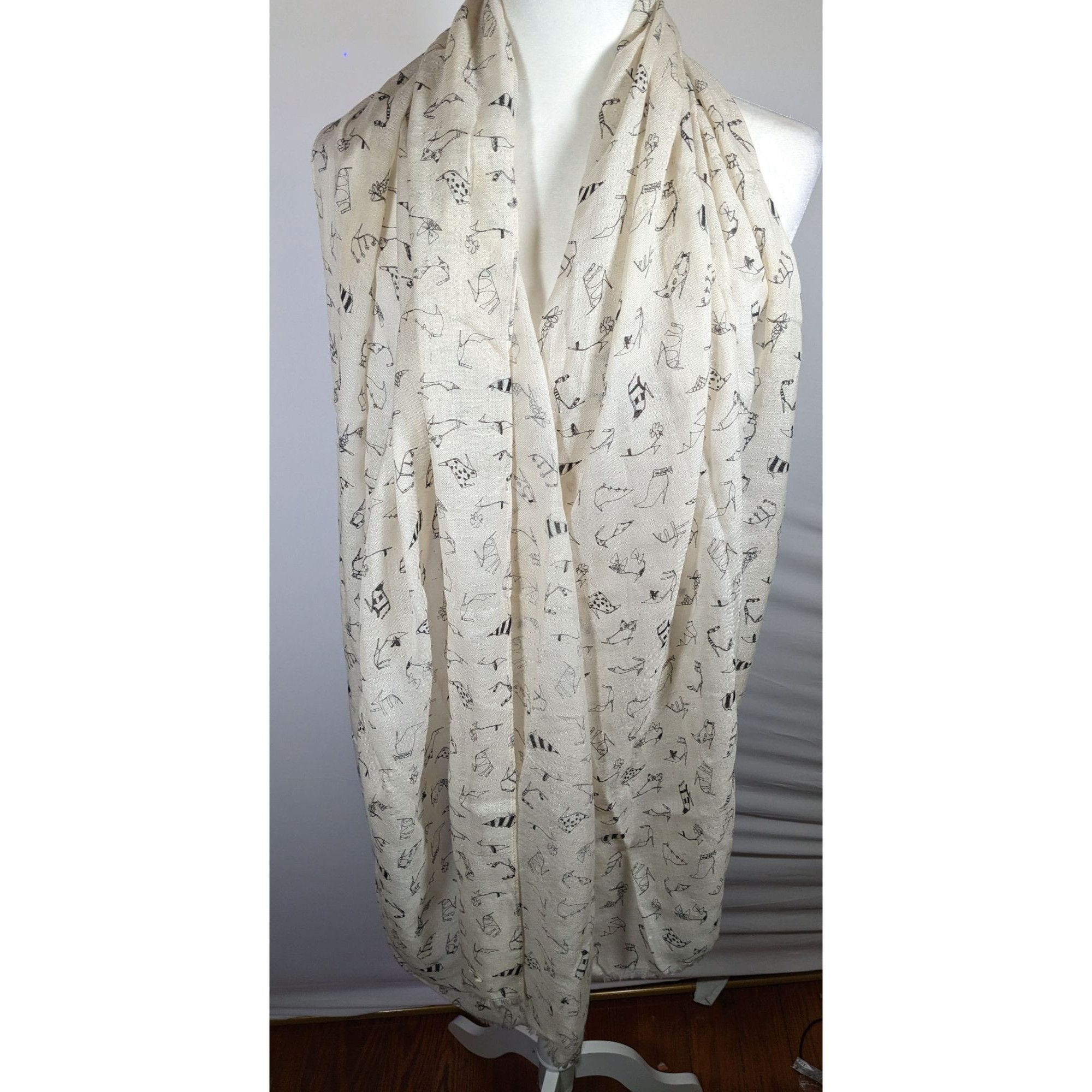 J.Crew J.Crew Preppy White And Black Shoe Sketch Scarf Size ONE SIZE - 6 Thumbnail