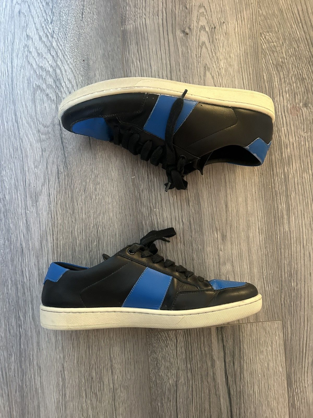 Saint Laurent Low-Top Court Sneaker - Size 39