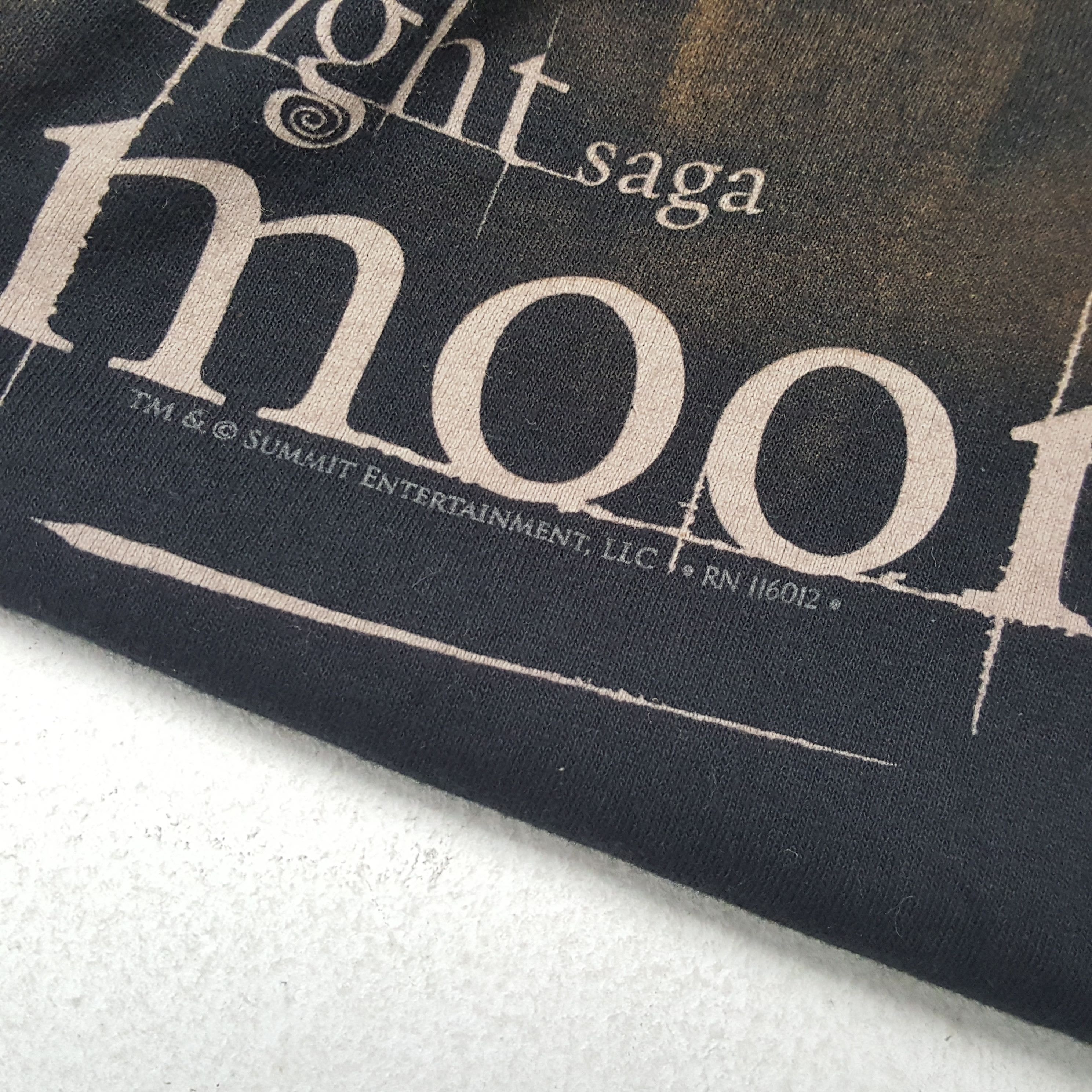 Vintage The Twilight Saga New Moon Movie Vintage Tshirt Size US M / EU 48-50 / 2 - 5 Thumbnail