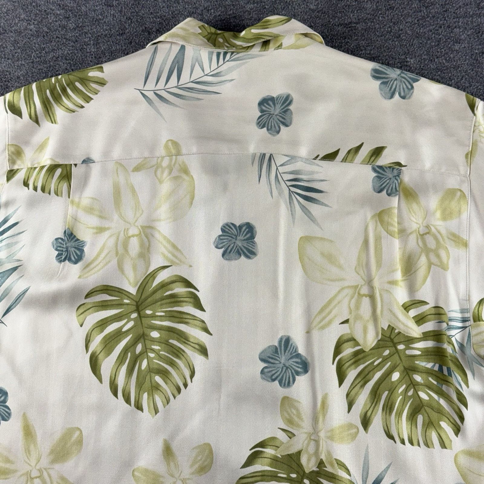 Tommy Bahama Tommy Bahama Men's silk Hawaiian palm leaf camp shirt Sz L Size US L / EU 52-54 / 3 - 4 Thumbnail