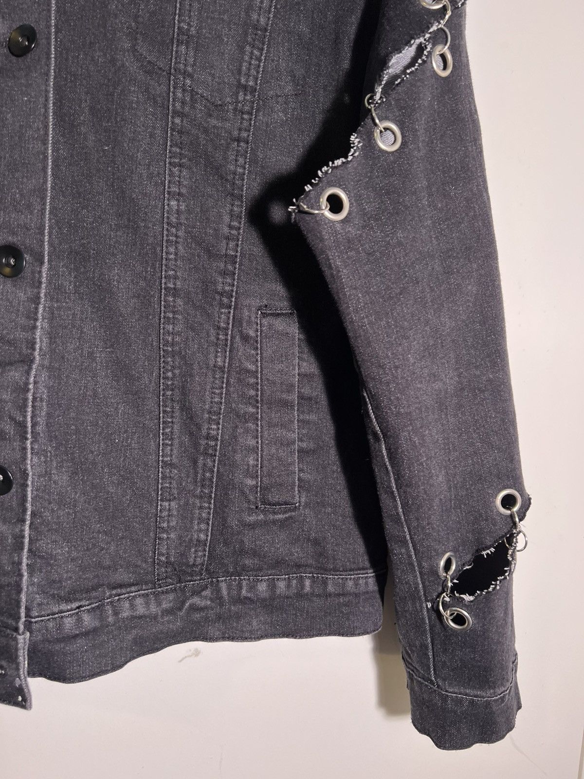 Fashion Nova Fashion Nova Men’s Black Denim Grommet Chain Goth Emo Jacket Size US L / EU 52-54 / 3 - 4 Thumbnail