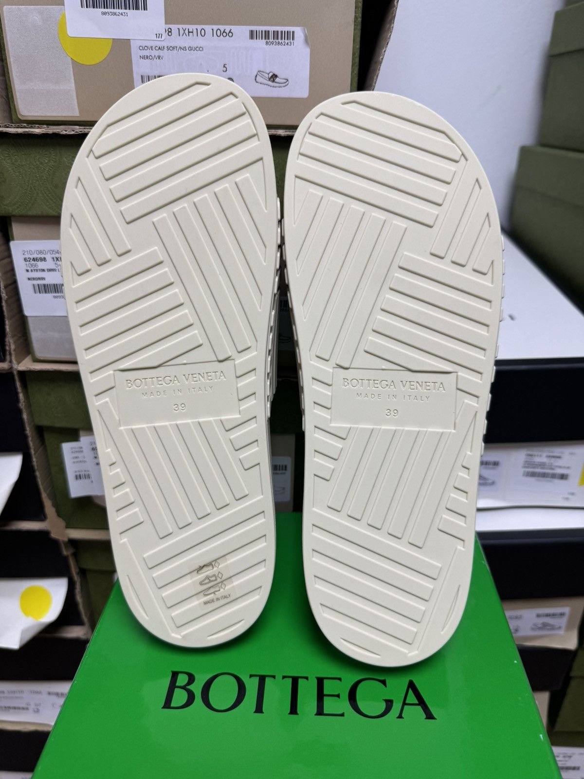Bottega Veneta Bottega Veneta Embossed Rubber Slides Size US 6 / EU 39 - 7 Thumbnail