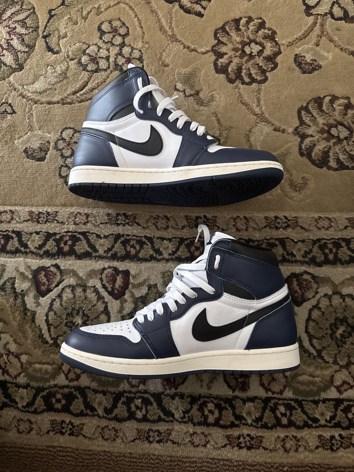 Nike Jordan 1 midnight navy Size US 10 / EU 43 - 2 Thumbnail