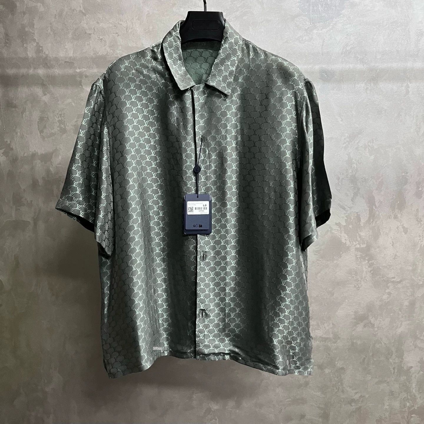 Louis Vuitton Louis Vuitton Gray Logo Jacquard Cuban Shirt Size US L / EU 52-54 / 3 - 1 Thumbnail