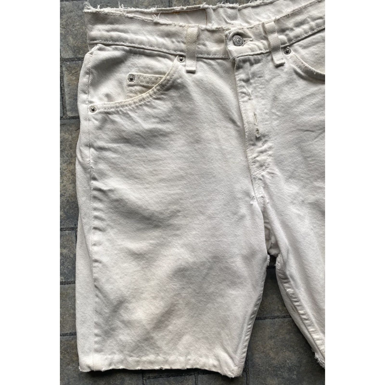 Levi's VINTAGE Levi’s 550 Orange Tab Denim Shorts White 30 Flaws Wear Cut Off Jeans Mens Short 30 White Denim Shorts Size US 30 / EU 46 - 2 Thumbnail