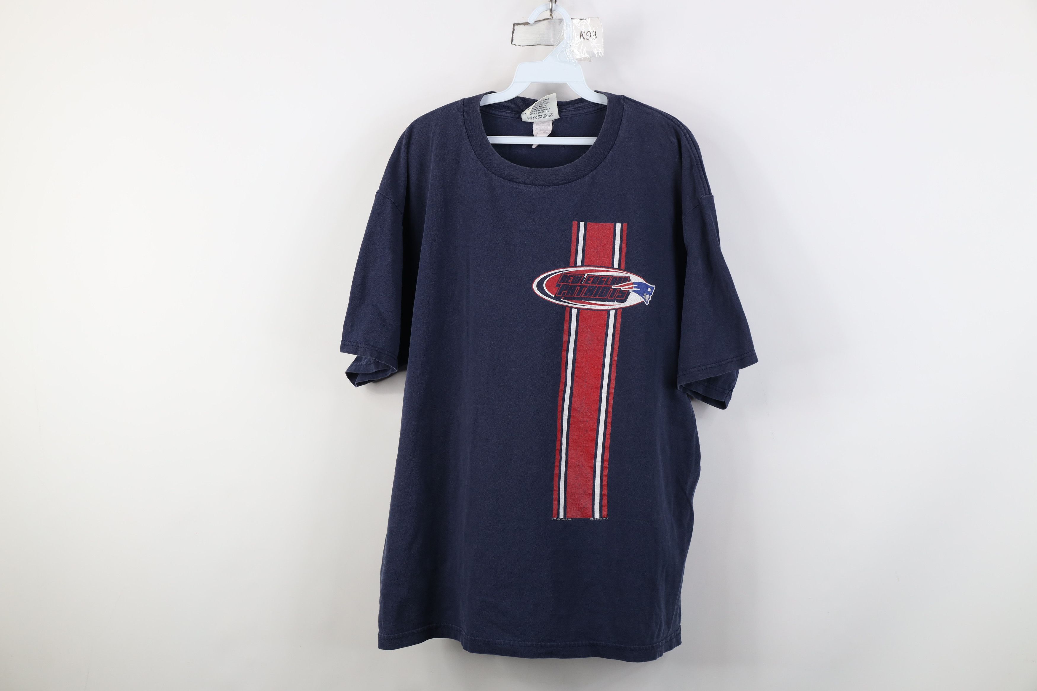 Vintage Vintage 90s New England Patriots Football T-Shirt Blue Size US XL / EU 56 / 4 - 1 Thumbnail