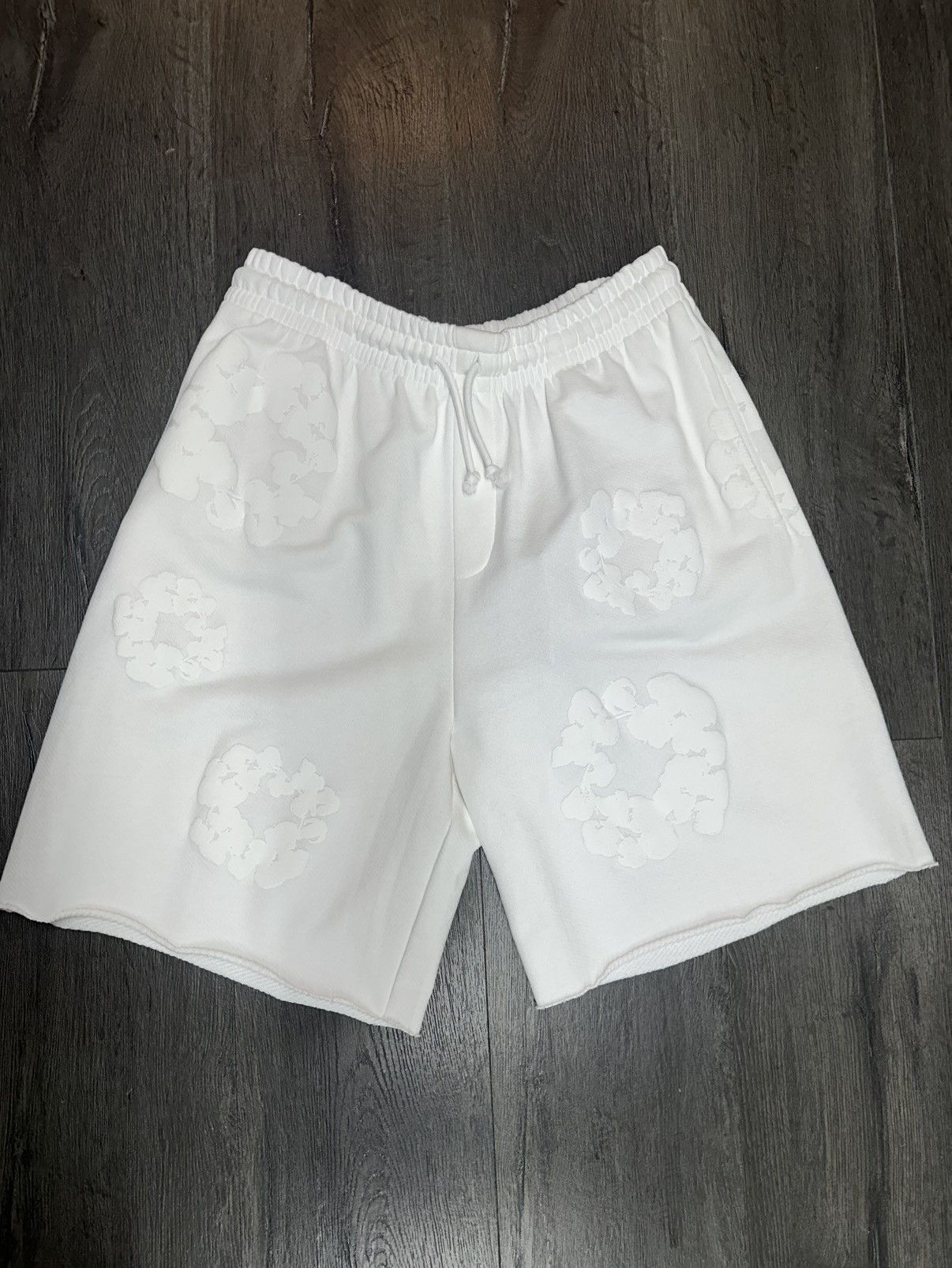 DENIM TEARS Denim tears white on white cotton shorts medium Size US 34 / EU 50 - 1 Thumbnail