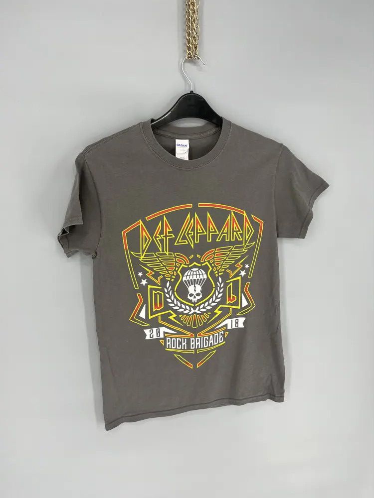 Band Tees Vintage Y2K Def Leppard Tour 2018 Band Tee Size S Size US S / EU 44-46 / 1 - 2 Thumbnail