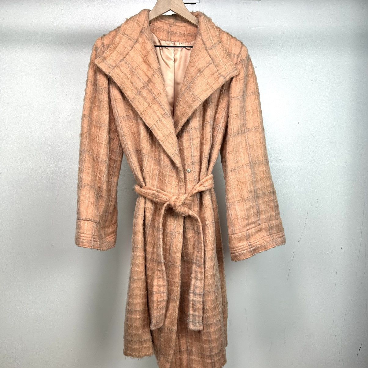 Vintage Vintage 60s pink plaid wool trench coat with belt Size S / US 4 / IT 40 - 1 Thumbnail