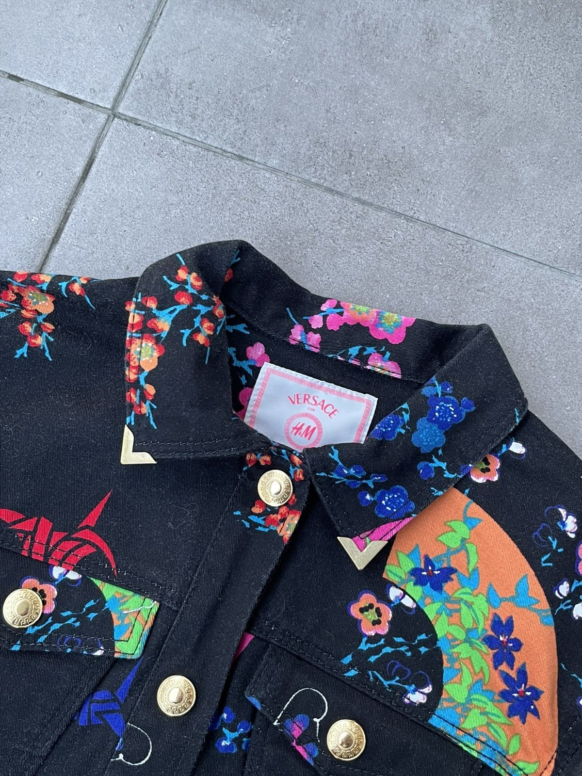 Versace AW11 Versace X H&M Abstract Printed Black Denim Jacket Size XS / US 0-2 / IT 36-38 - 12 Thumbnail