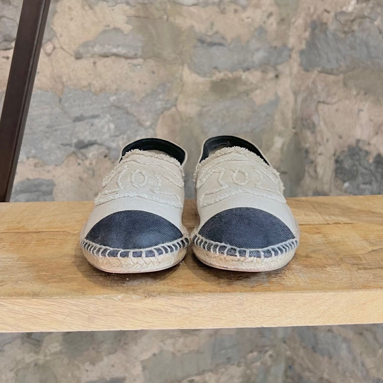 Chanel Chanel Ivory Cloth CC Grey Cap Toe Espadrilles Size US 11 / IT 41 - 5 Thumbnail