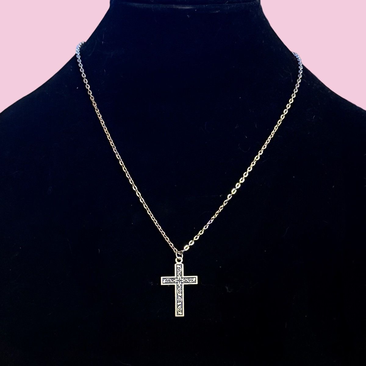 Vintage Vintage silver tone embossed cross pendant necklace Size ONE SIZE - 1 Thumbnail