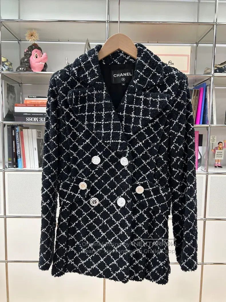 Chanel Black and white plaid 19c cruise series knitted jac